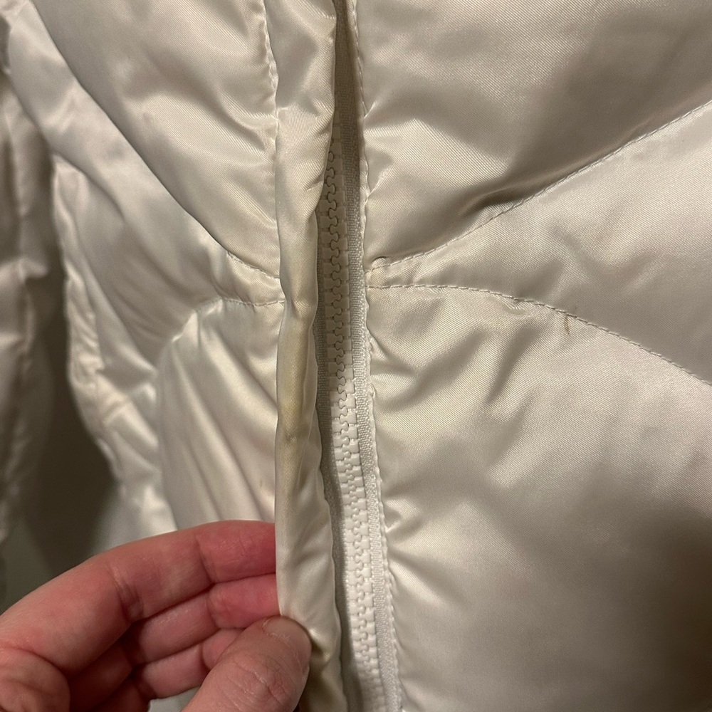 The North Face Women’s White Puffer Jacket Size M - Picture 6 of 12